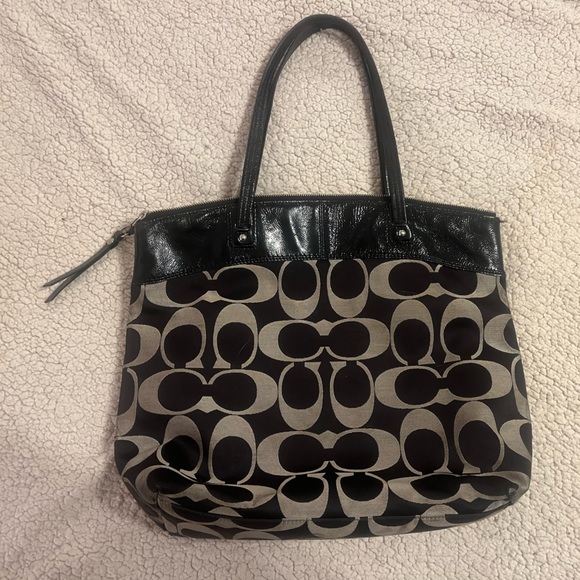 SOLD❤️ COACH Laura Signature Logo Zip Tote Bag Patent Leather w/ Charm Black - Picture 4 of 13